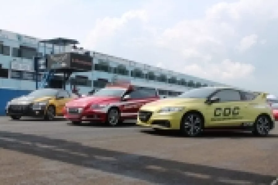 Honda CR-Z Tampil Sebagai Official Car Indospeed Race Series (IRS) 2014 di Sirkuit Internasional Sentul